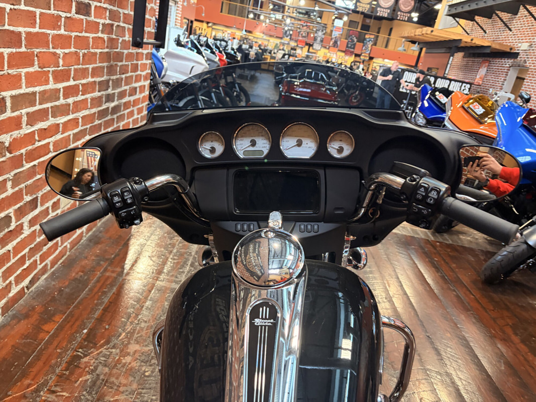 Street Glide®