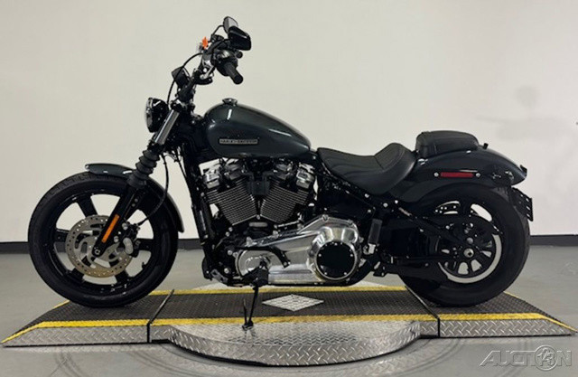 Street Bob®