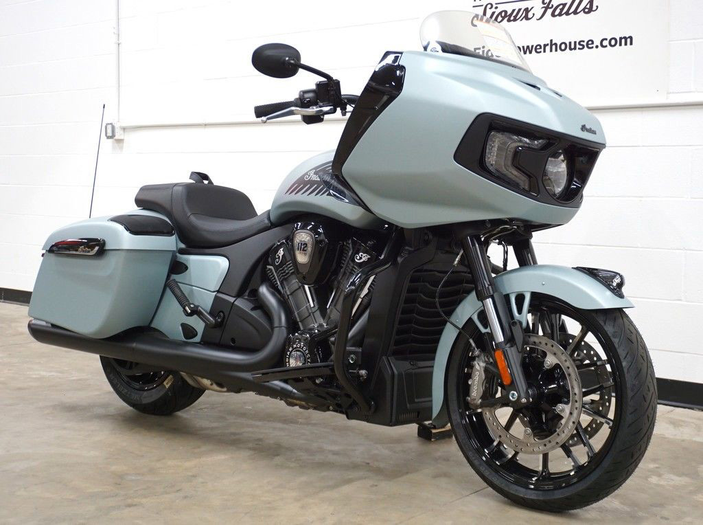Challenger Dark Horse 112
