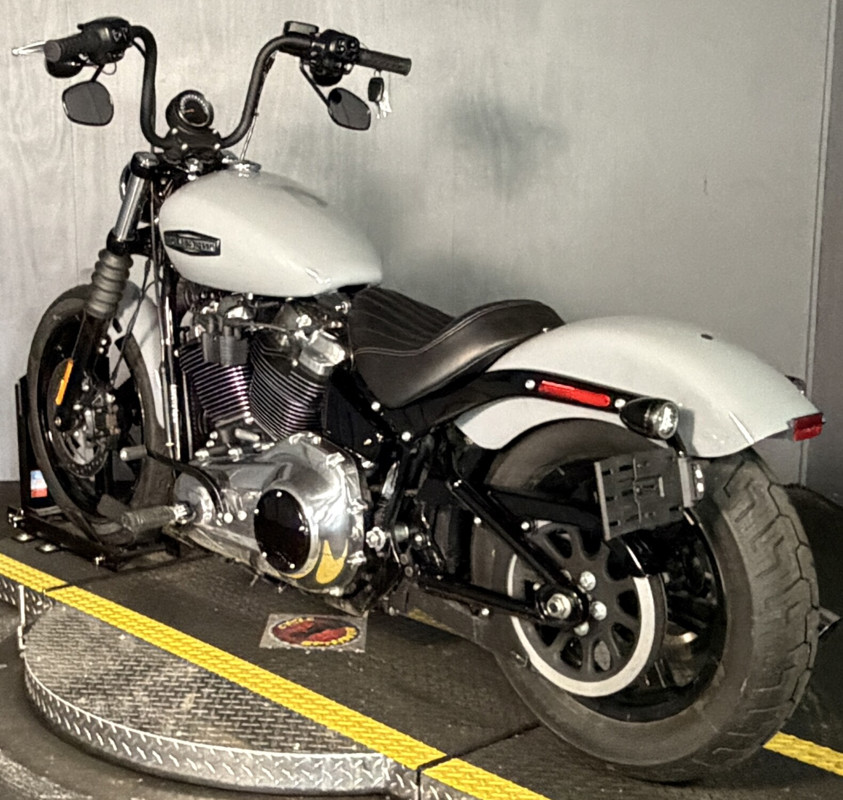 Street Bob®