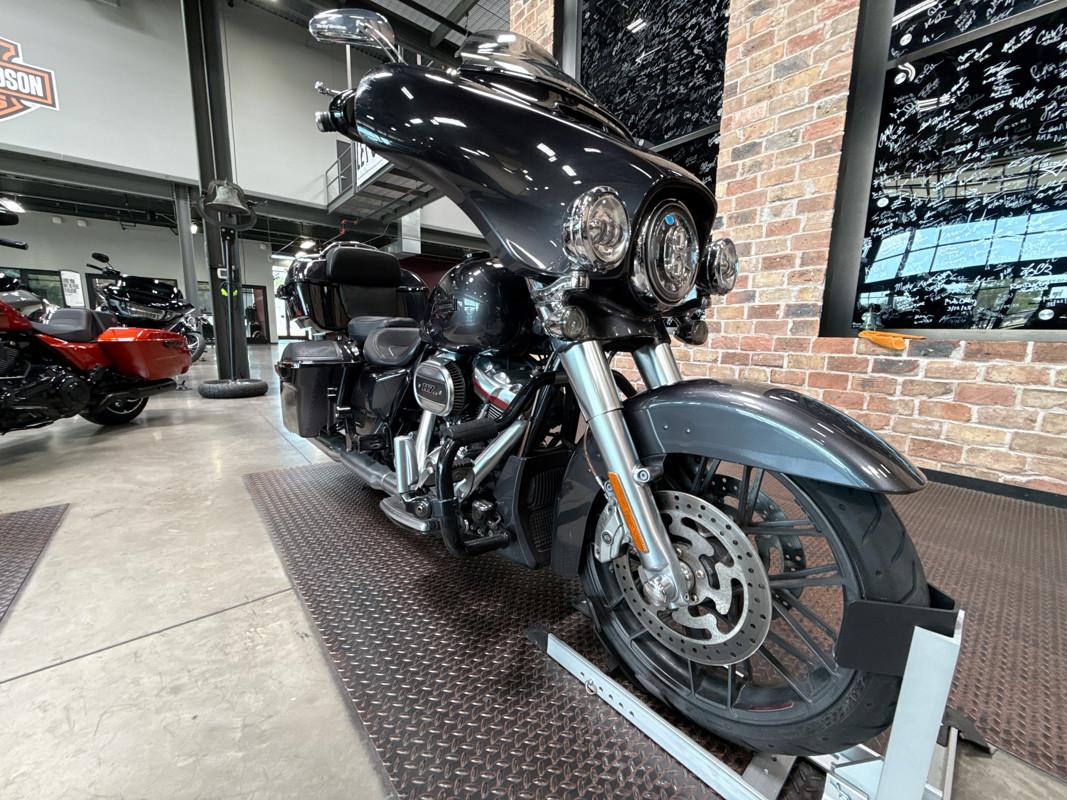 CVO® Street Glide®