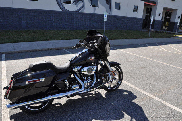 Street Glide®