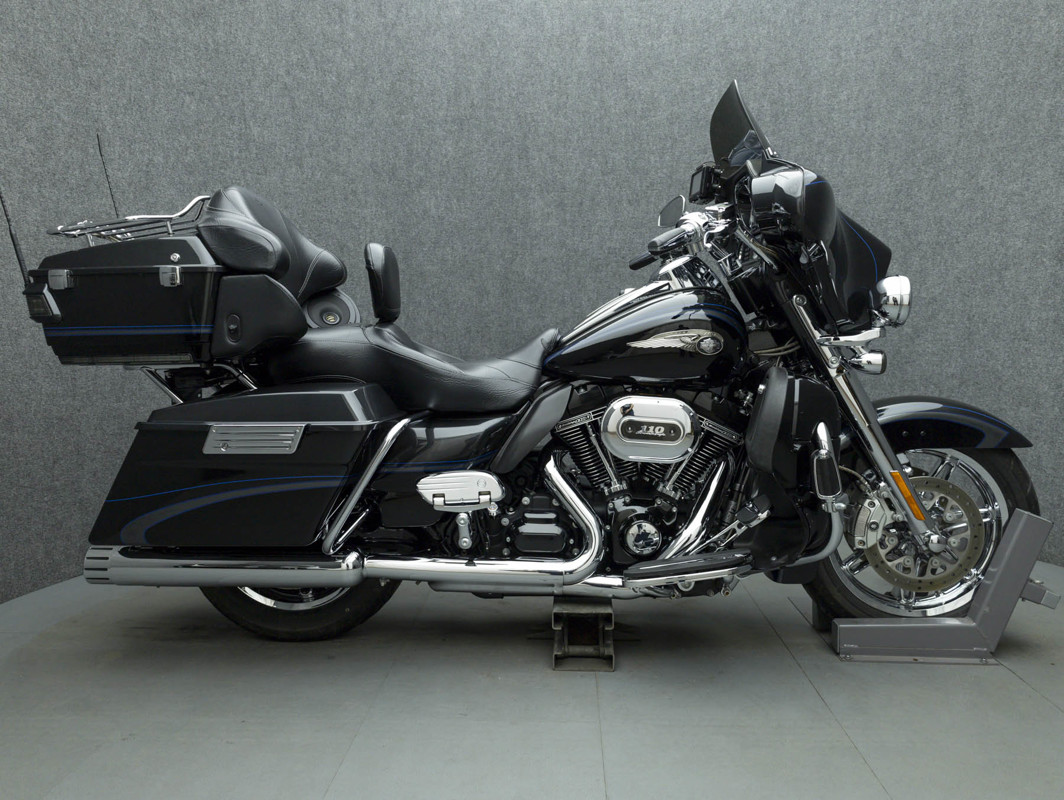 CVO® Ultra Classic® Electra Glide® 110th Anv. Ed.