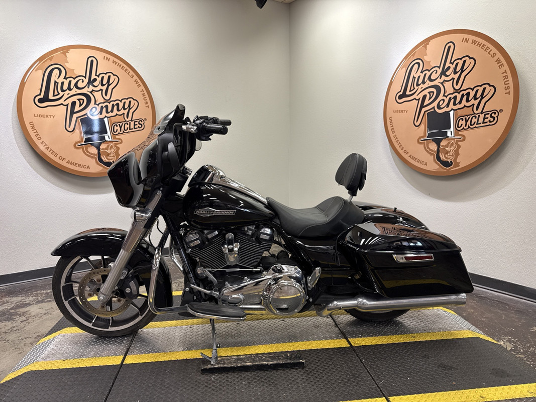 Street Glide®