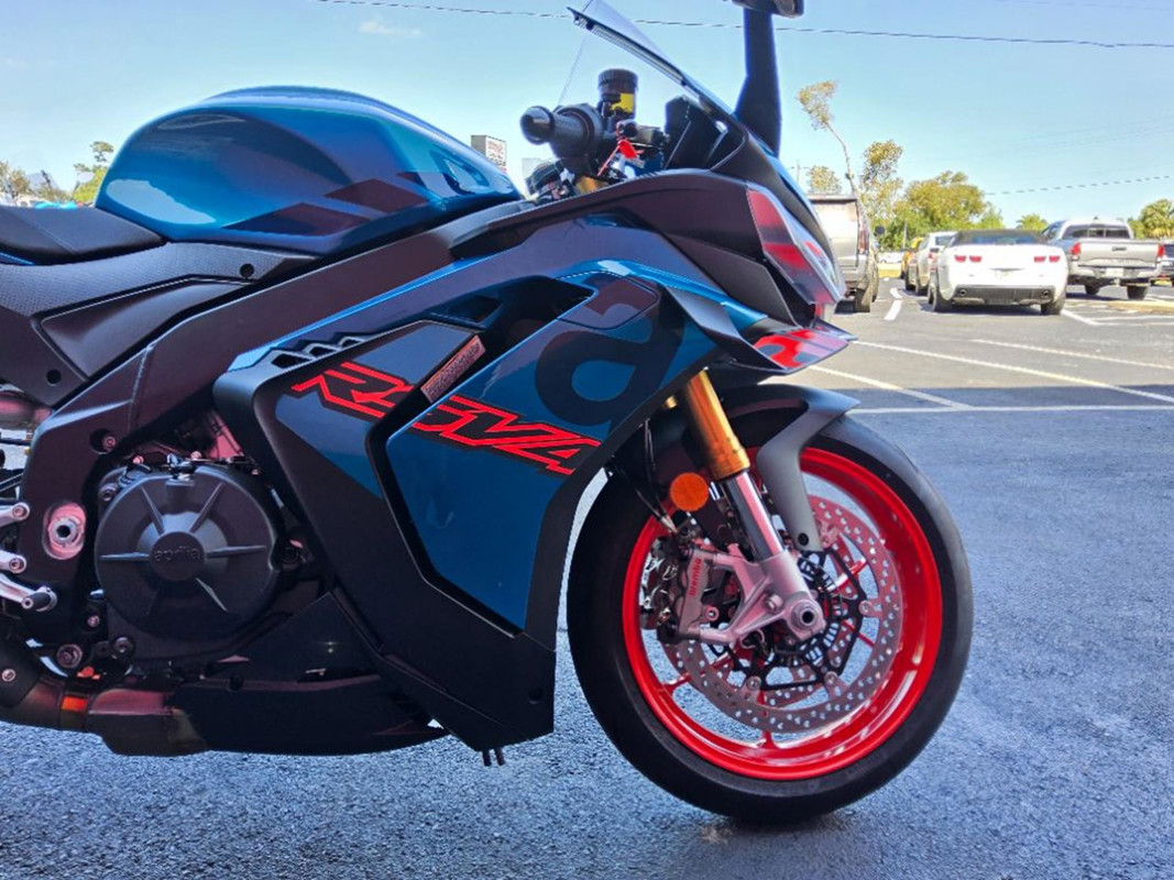 RSV4 1100