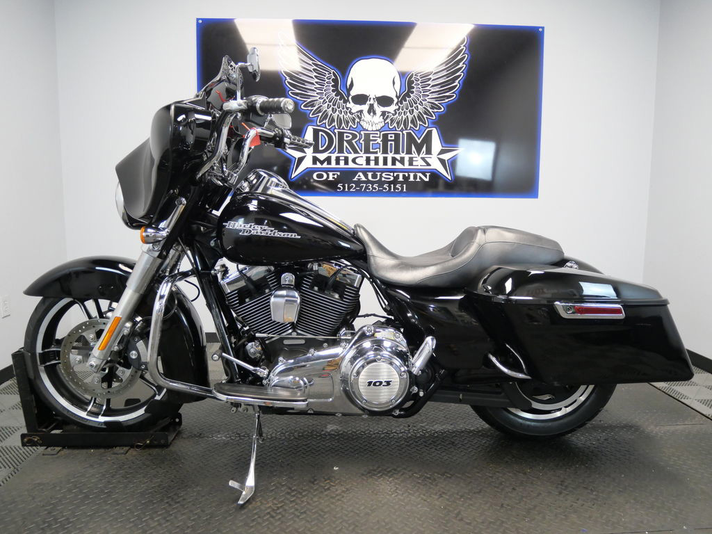 Street Glide®