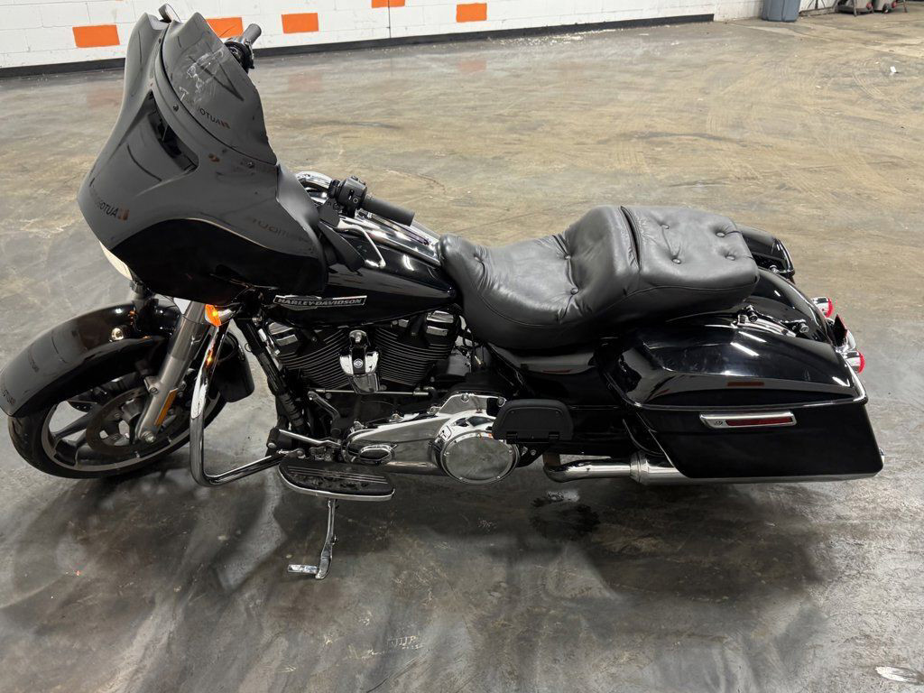 Street Glide®