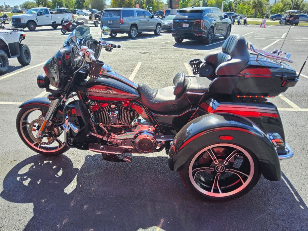 CVO Tri Glide® Ultra