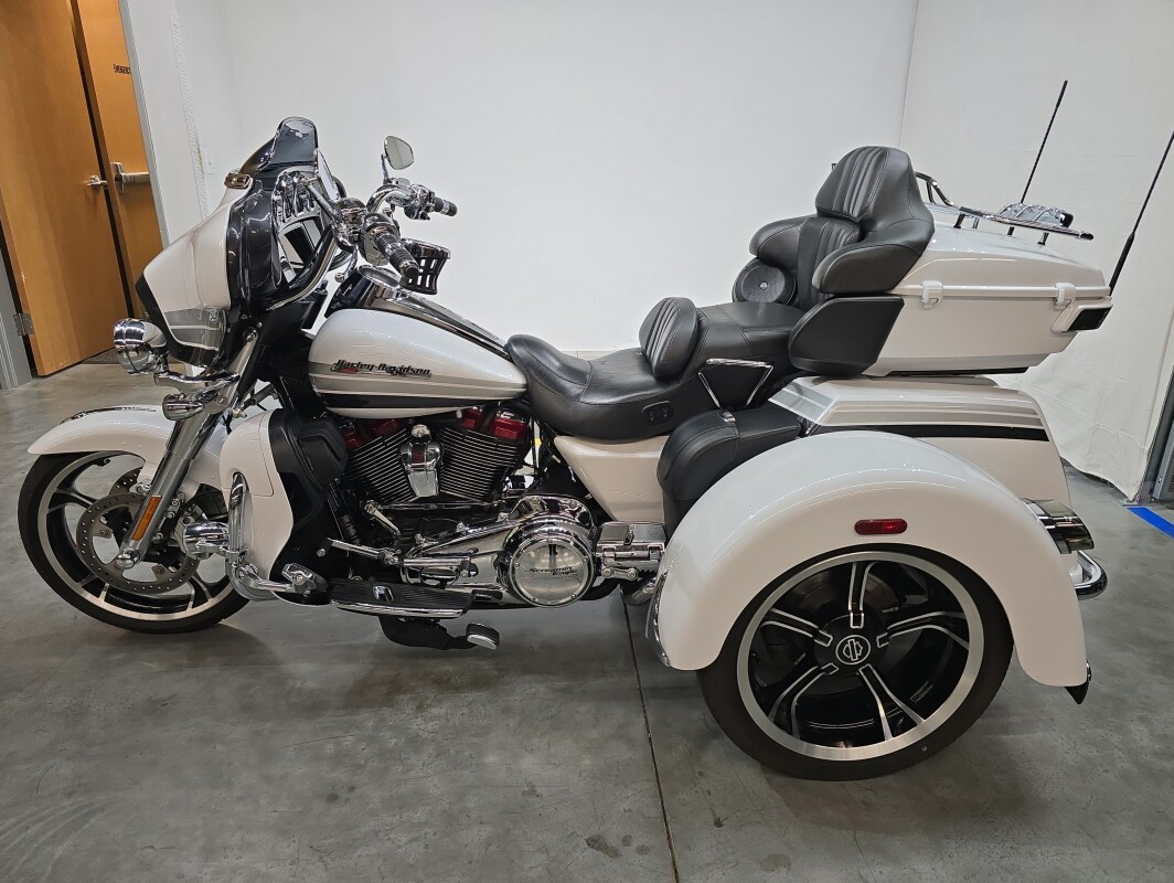 CVO Tri Glide® Ultra