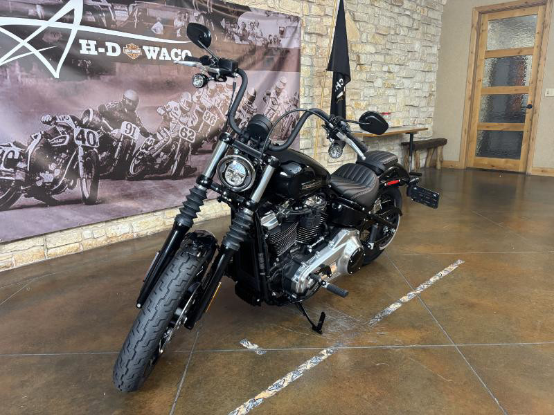 Street Bob®