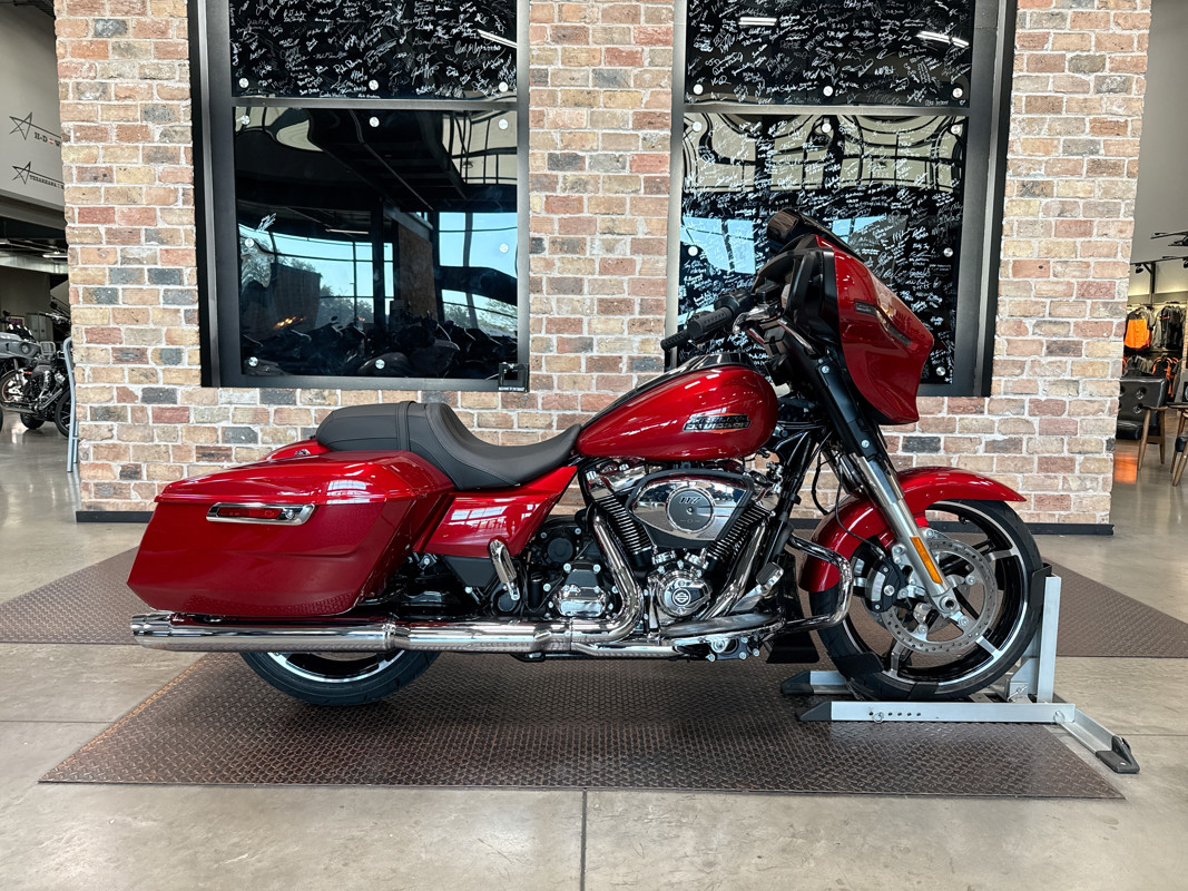 Street Glide®