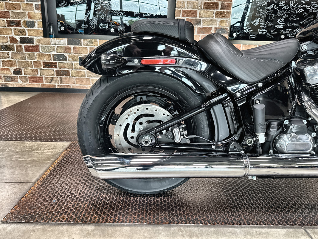 Street Bob®