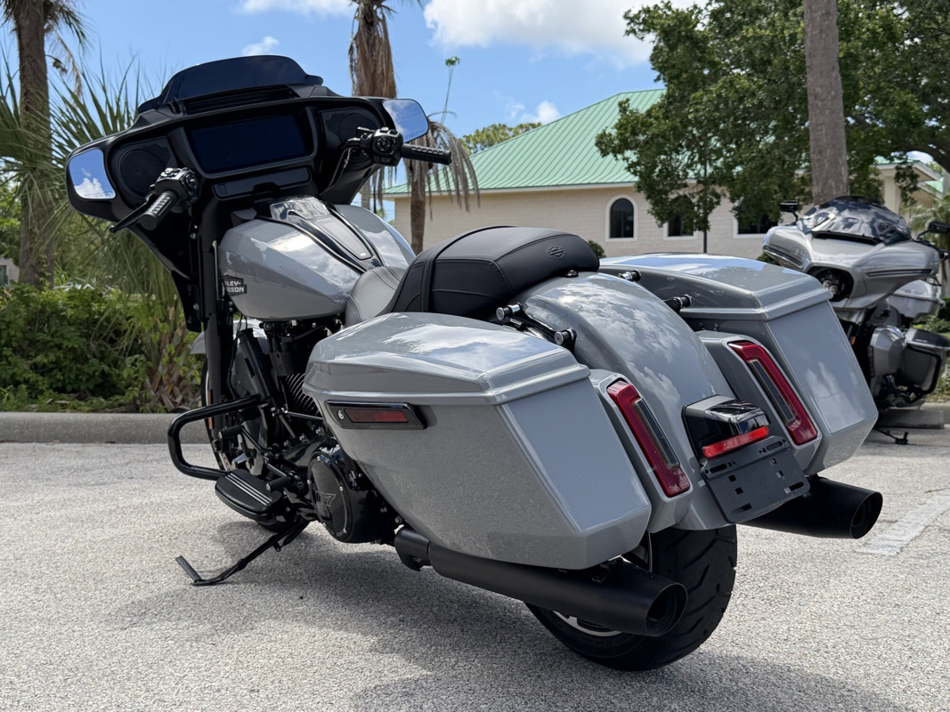 Street Glide®