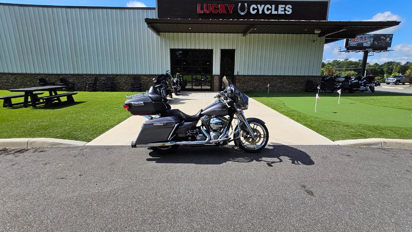 Street Glide®