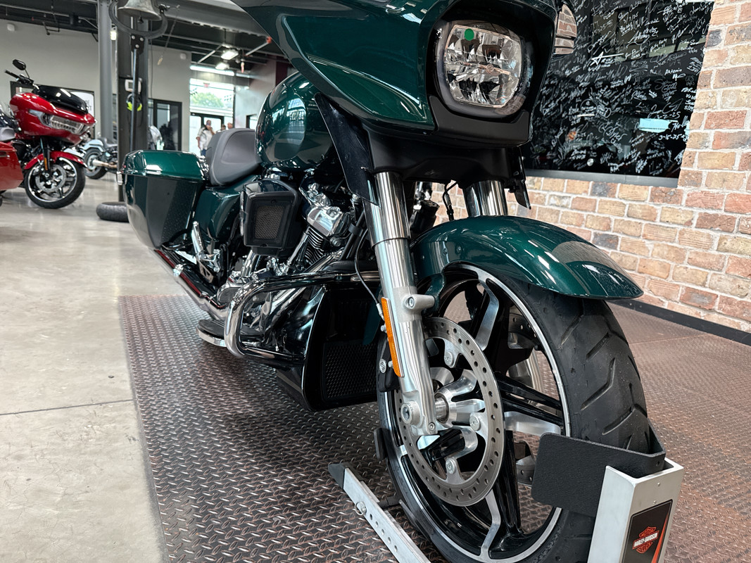Street Glide®