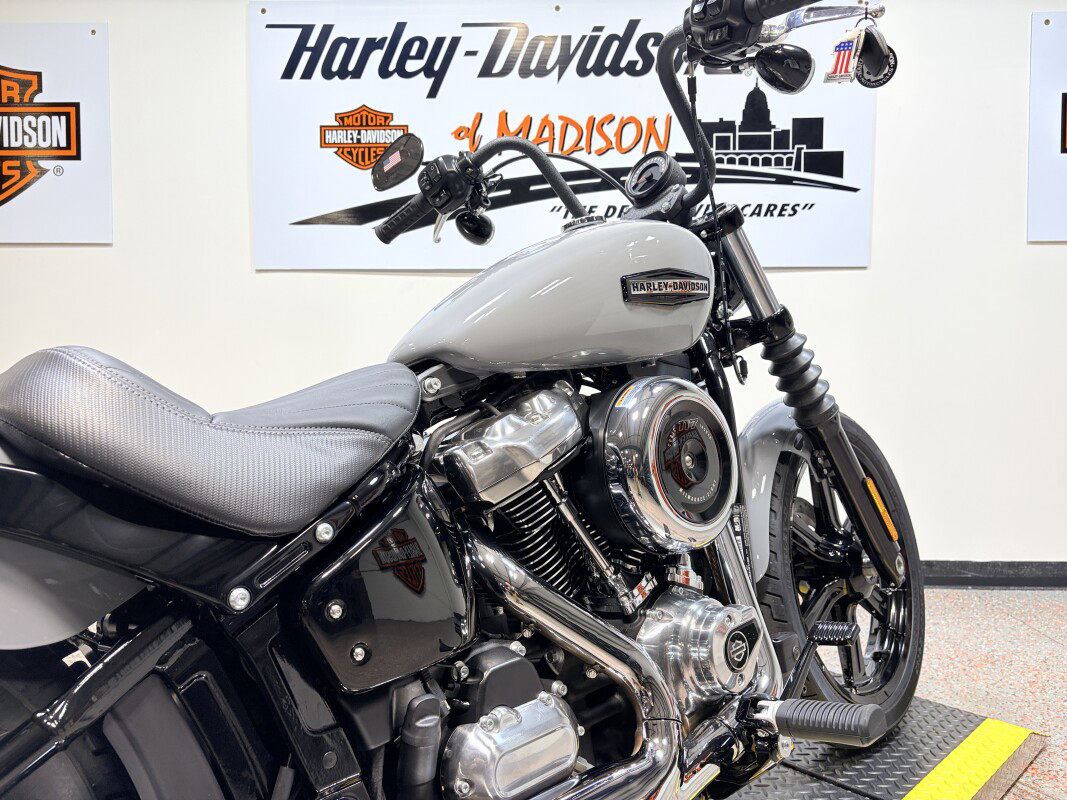 Street Bob®