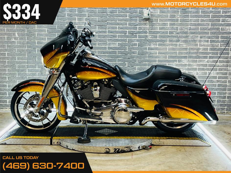 Street Glide®