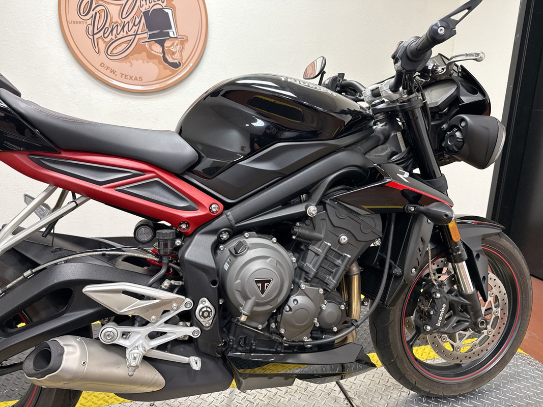 Street Triple R
