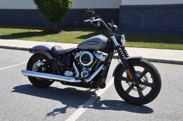 Street Bob®