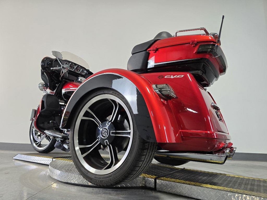 CVO® Tri Glide® Ultra