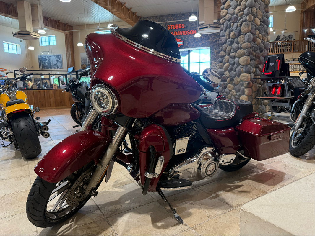 Street Glide®