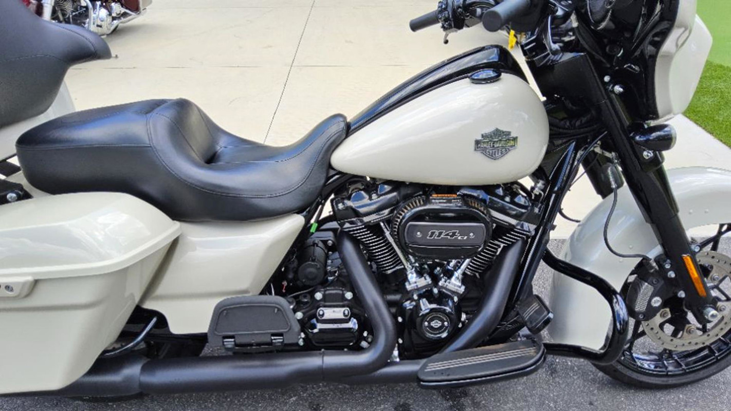 Street Glide®