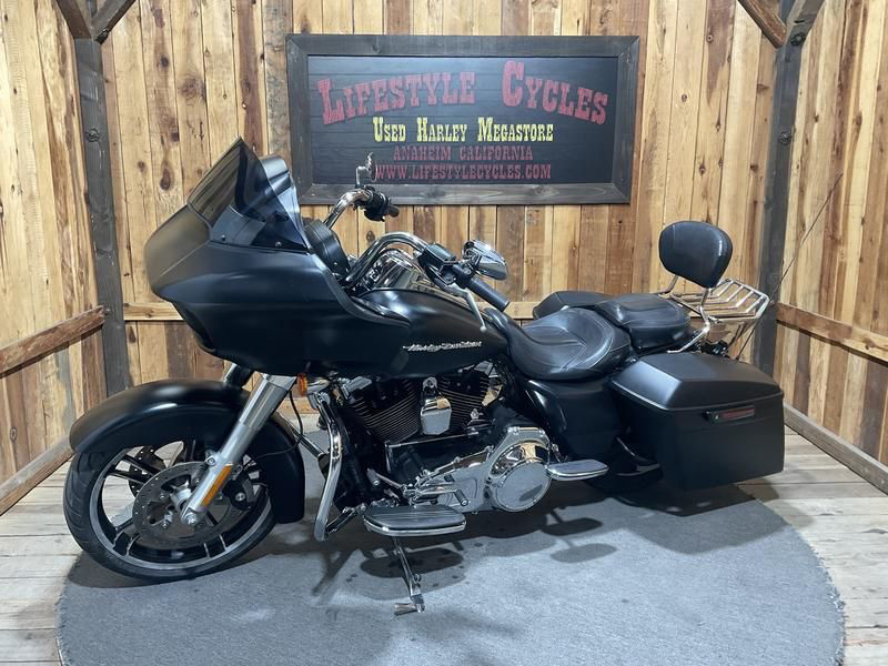 Road Glide®