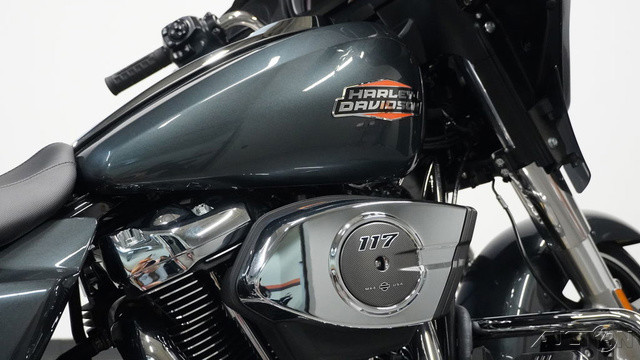 Street Glide®