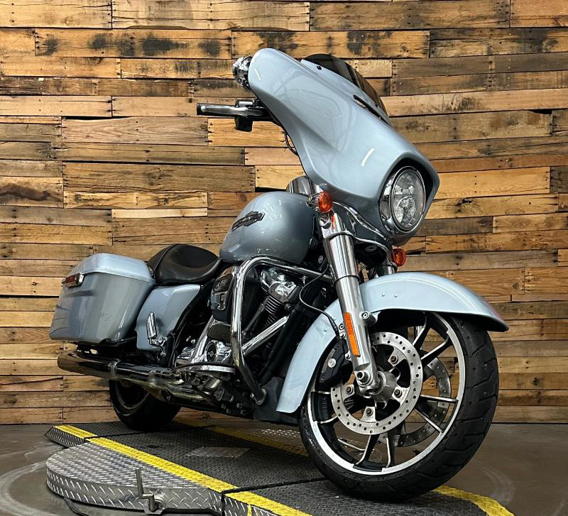 Street Glide®