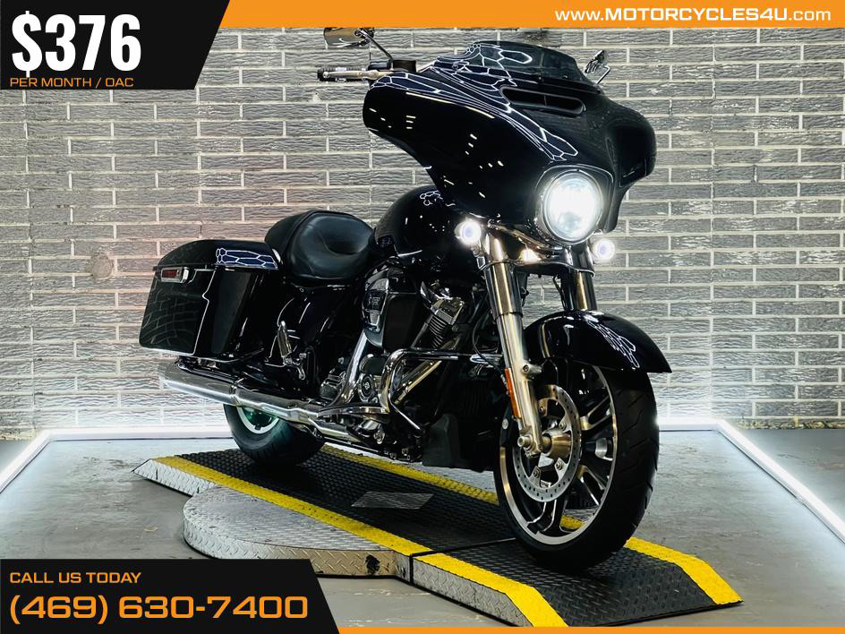 Street Glide®