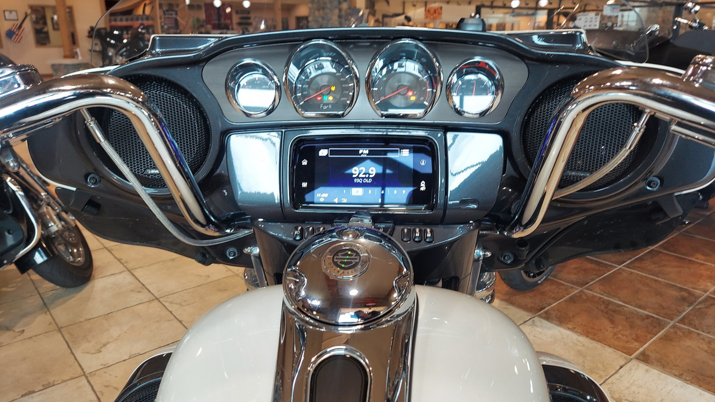 CVO Tri Glide® Ultra