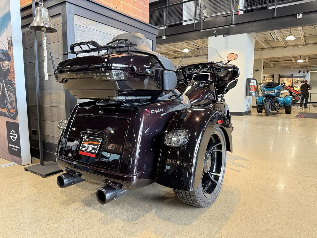 CVO® Tri Glide® Ultra