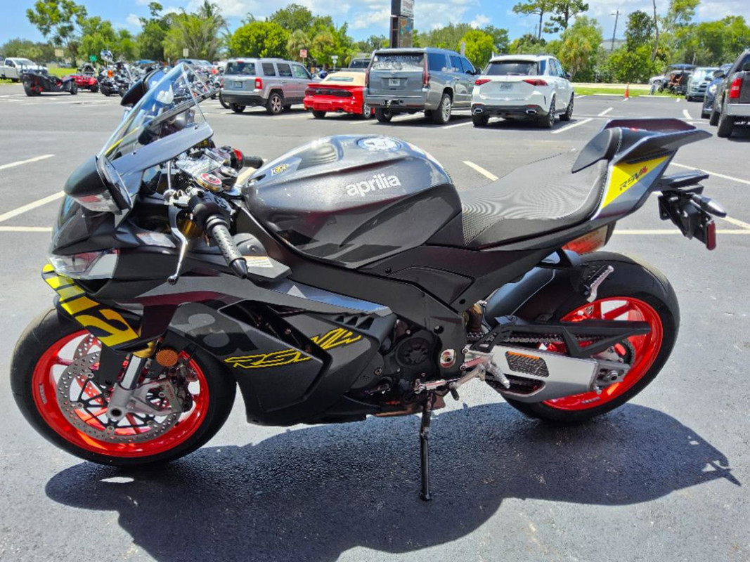 RSV4 1100