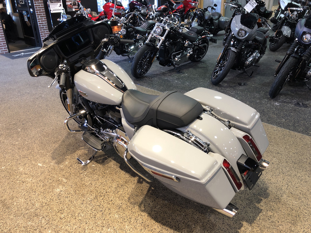 Street Glide®