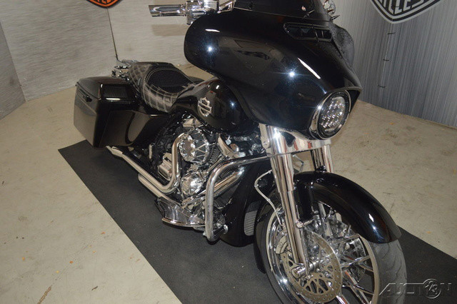 Street Glide®