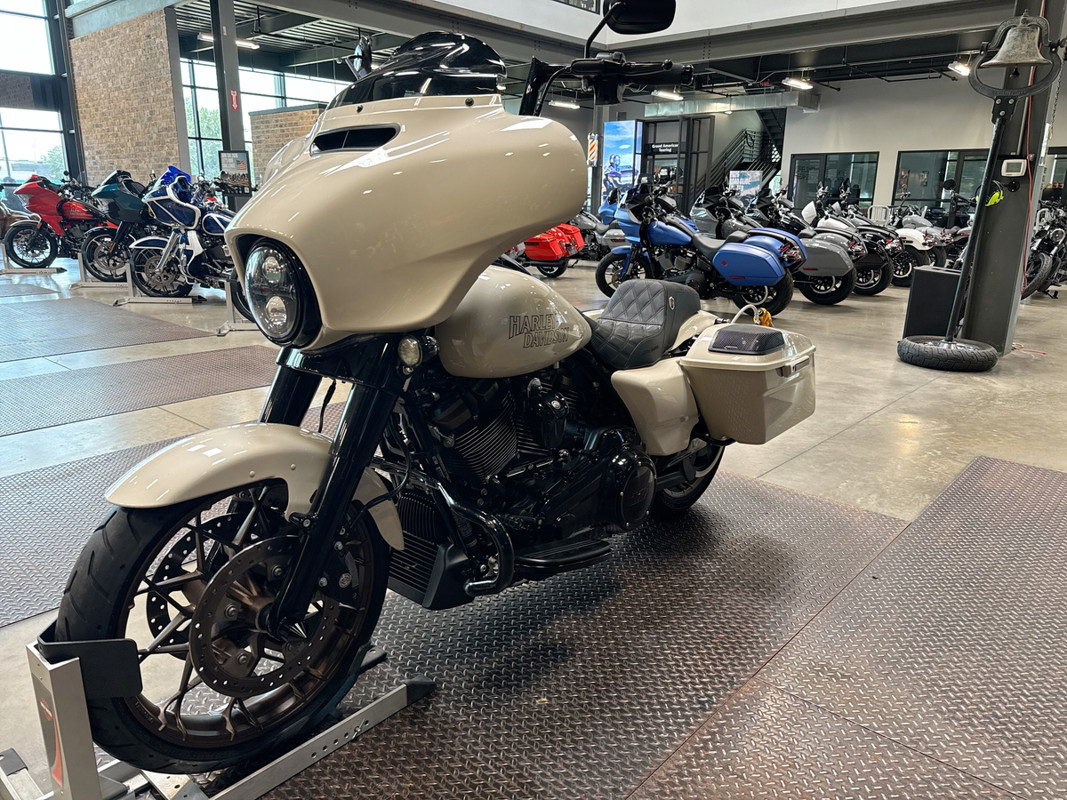 Street Glide® ST
