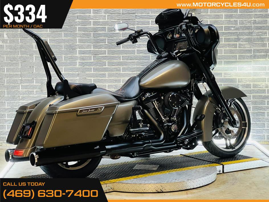 Street Glide®