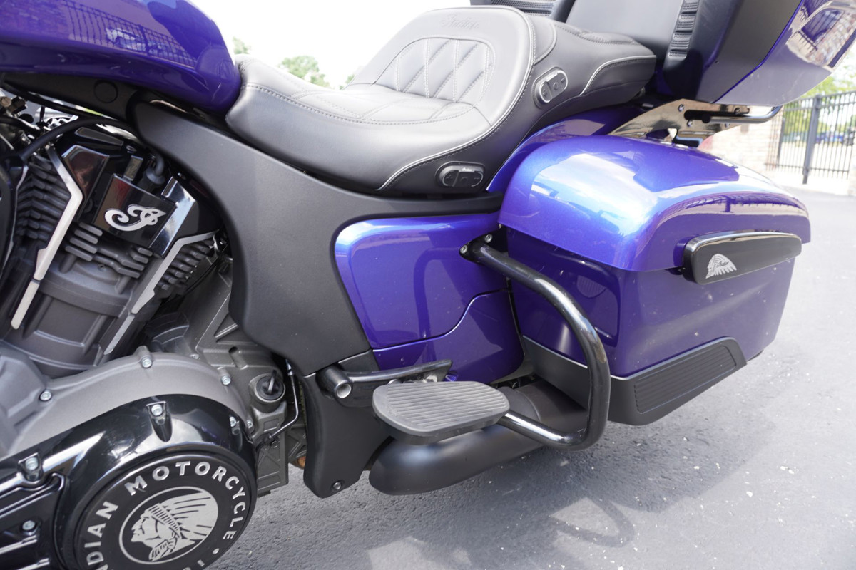 Pursuit Dark Horse Premium Package