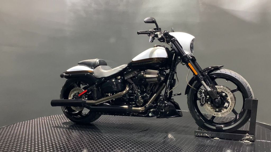 CVO® Pro Street Breakout®
