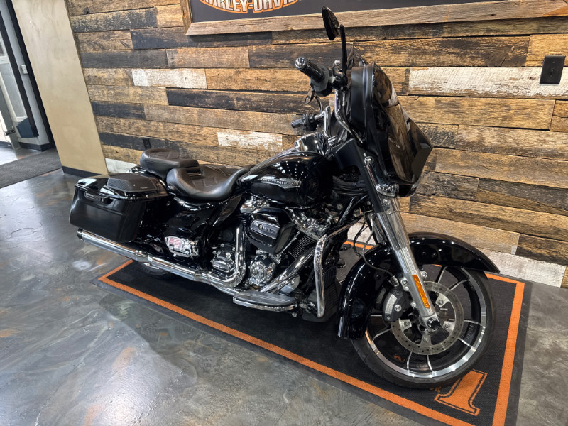 Street Glide®