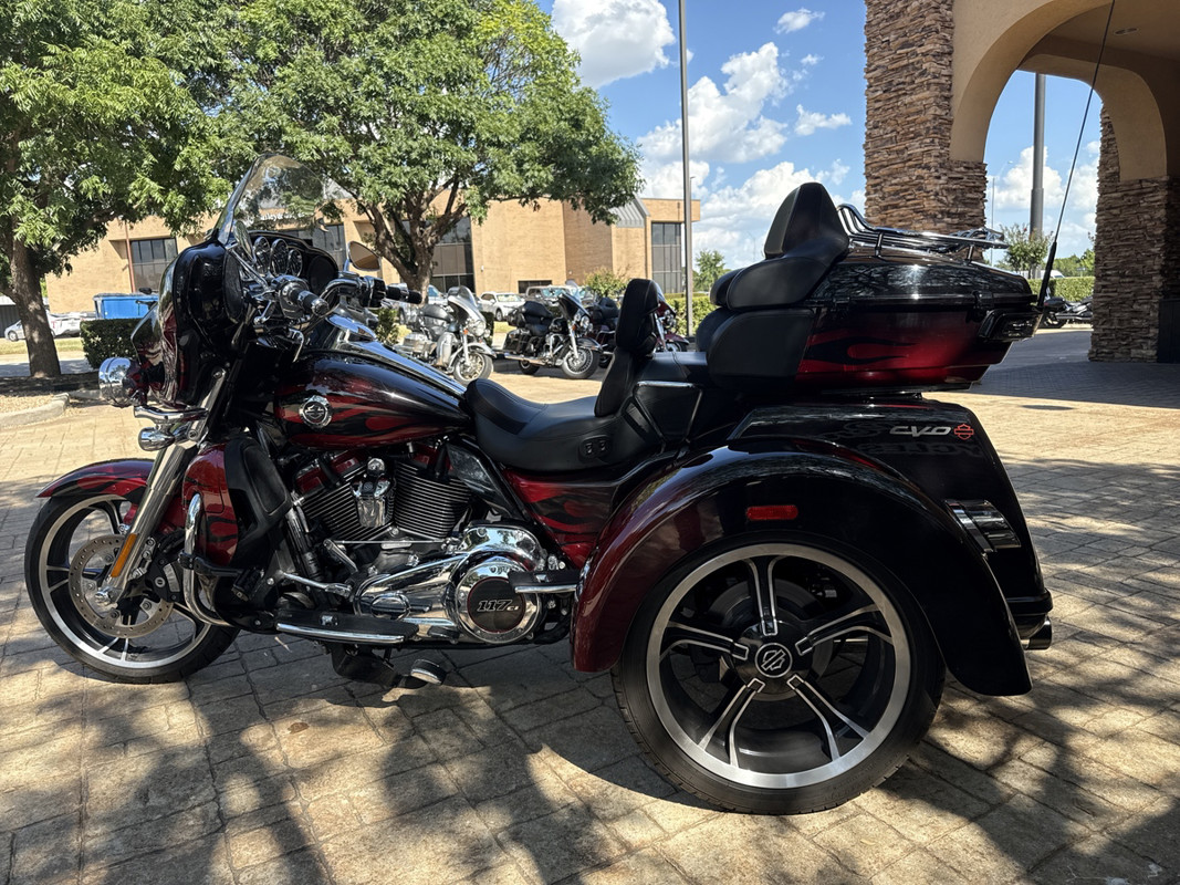 CVO® Tri Glide®