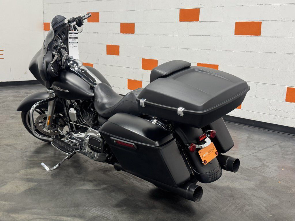 Street Glide®