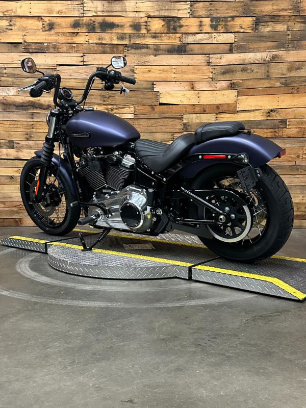 Street Bob®