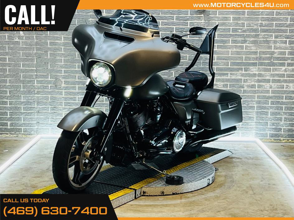 Street Glide®
