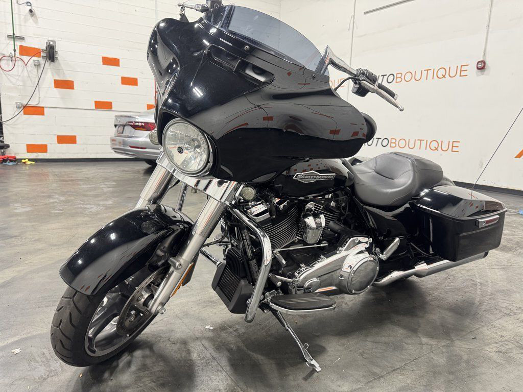 Street Glide®