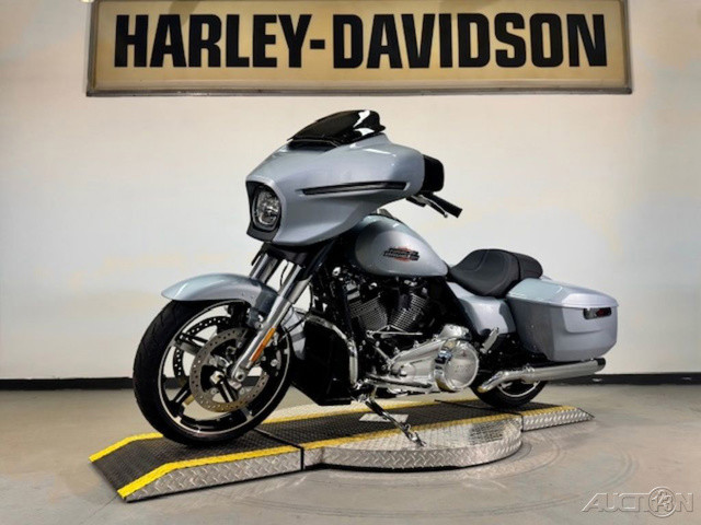 Street Glide®