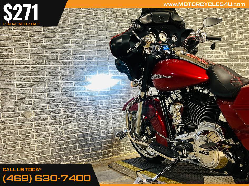 Street Glide®