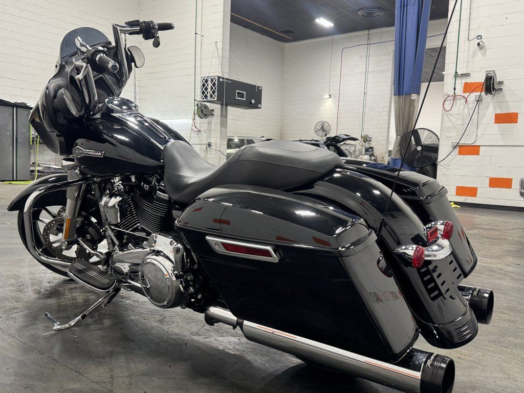 Street Glide®