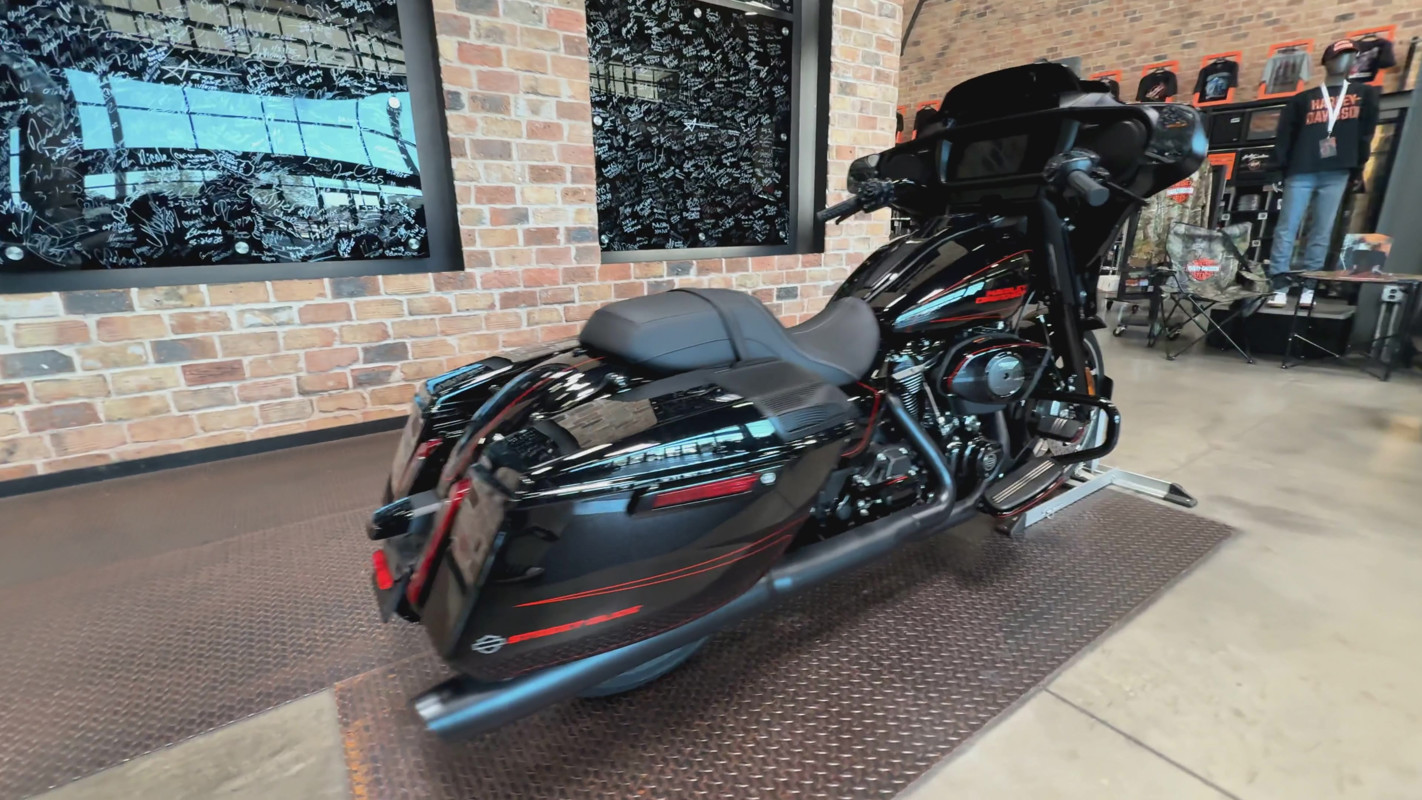Street Glide®