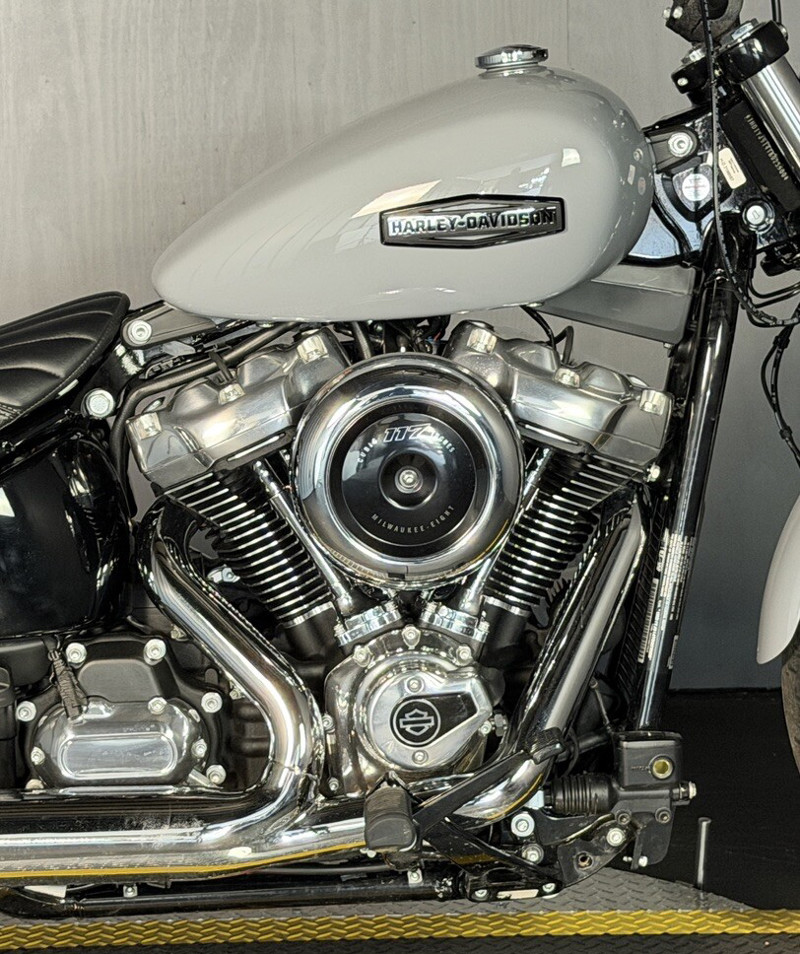 Street Bob®